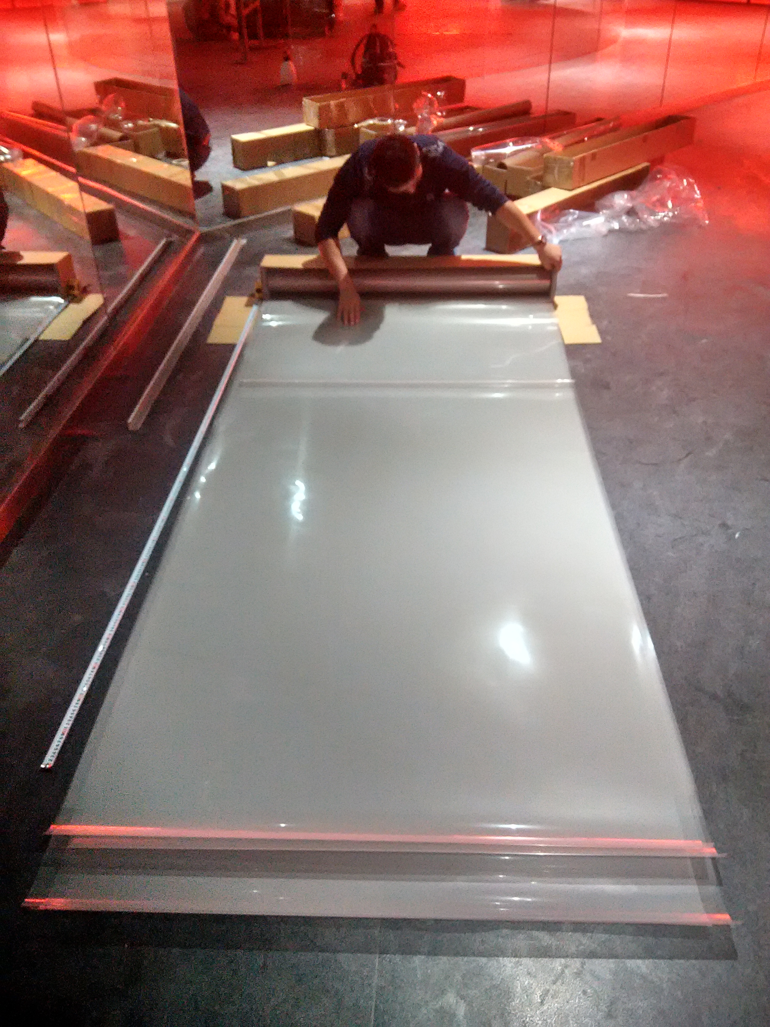 Ультра короткий бросок задний проекционный экран