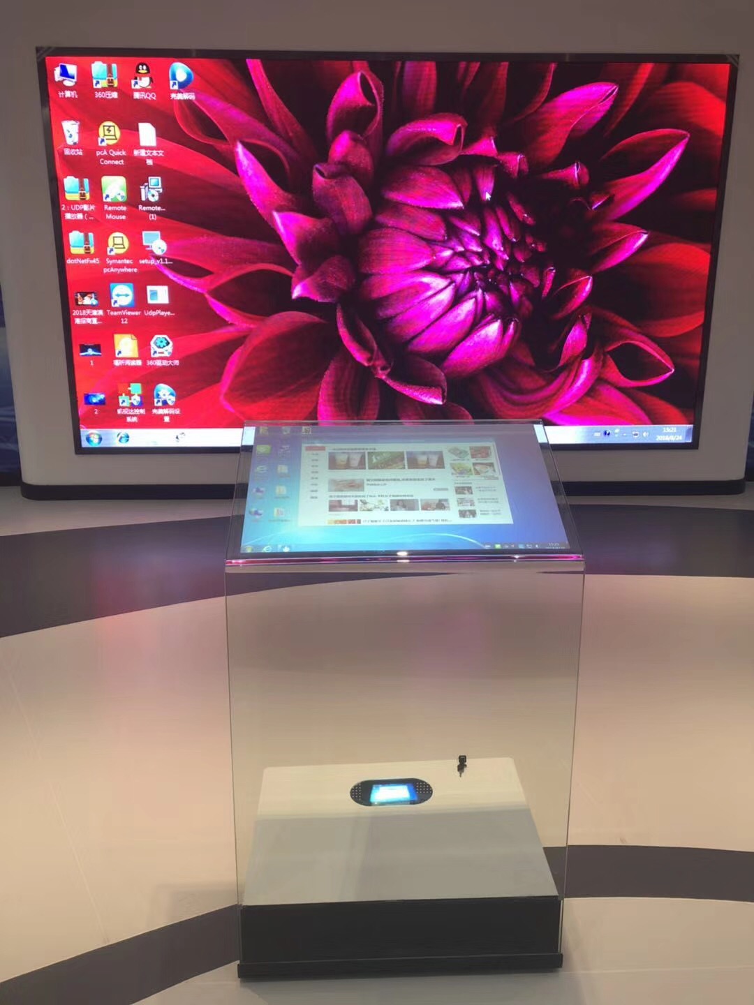 Задний проекционный сенсорный киоск