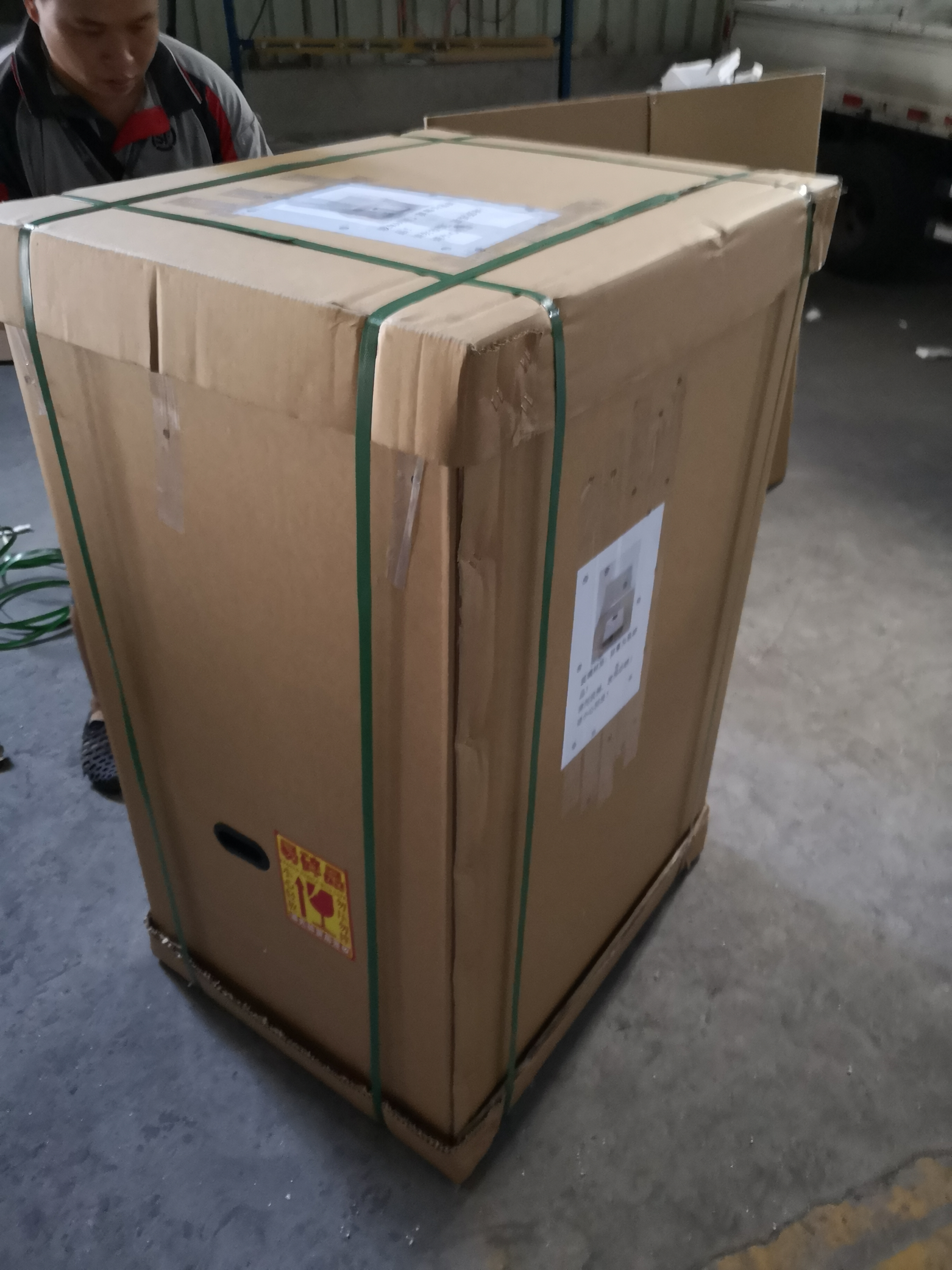 Задний проекционный сенсорный киоск